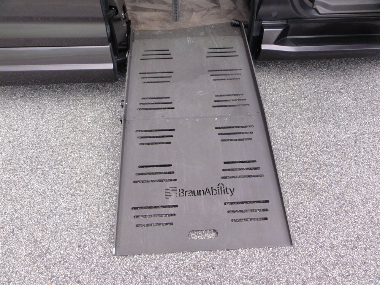 2014 Honda Odyssey EX  BraunAbility ramp van - Photo 42 - Deland, FL 32720