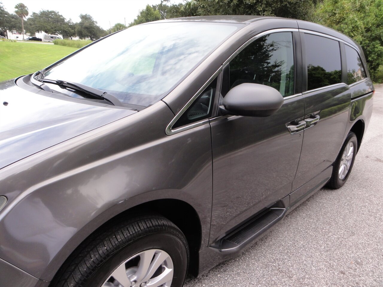 2014 Honda Odyssey EX  BraunAbility ramp van - Photo 10 - Deland, FL 32720