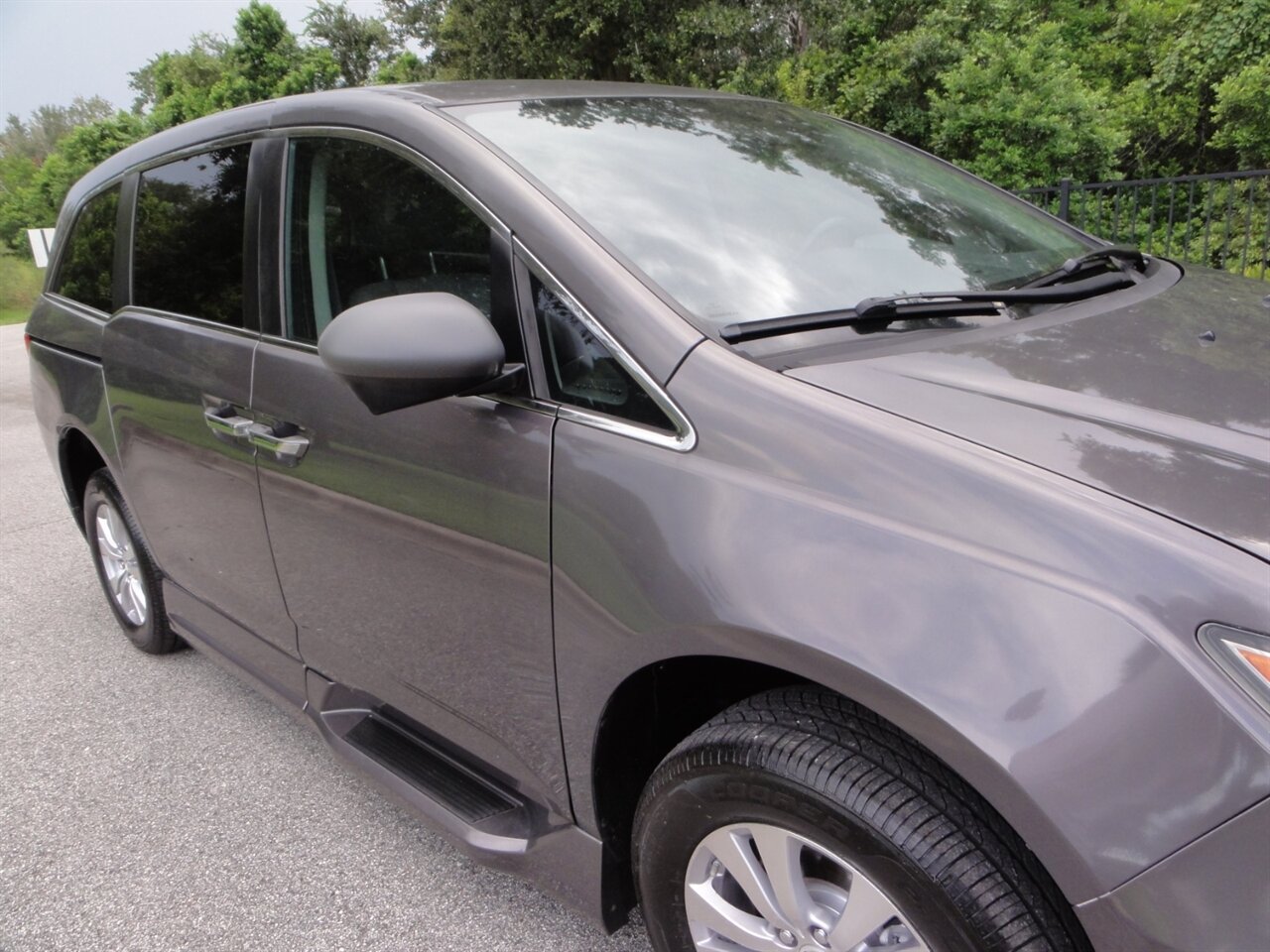 2014 Honda Odyssey EX  BraunAbility ramp van - Photo 9 - Deland, FL 32720