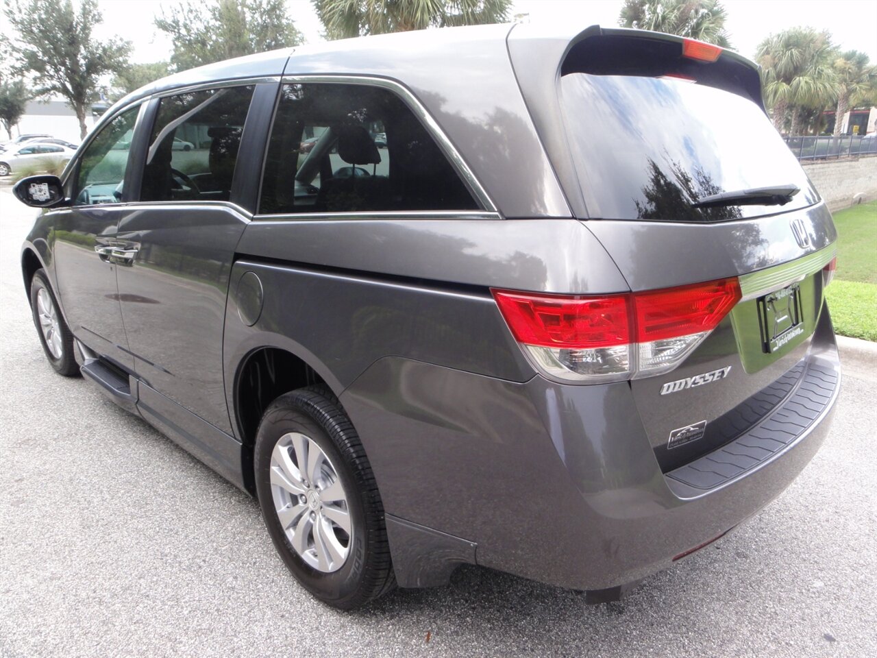 2014 Honda Odyssey EX  BraunAbility ramp van - Photo 5 - Deland, FL 32720