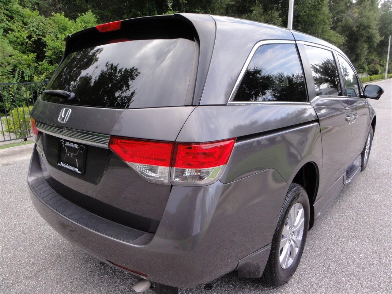 2014 Honda Odyssey EX  BraunAbility ramp van - Photo 4 - Deland, FL 32720