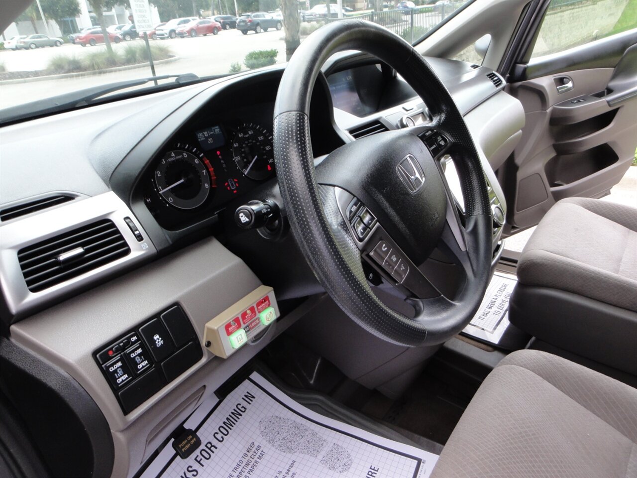 2014 Honda Odyssey EX  BraunAbility ramp van - Photo 32 - Deland, FL 32720