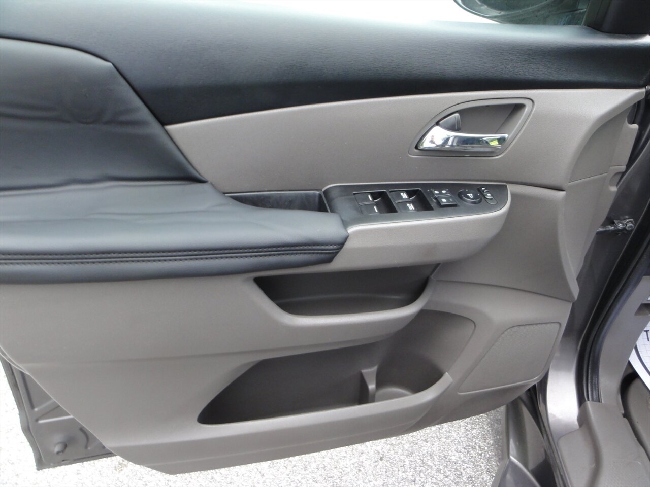 2014 Honda Odyssey EX  BraunAbility ramp van - Photo 31 - Deland, FL 32720