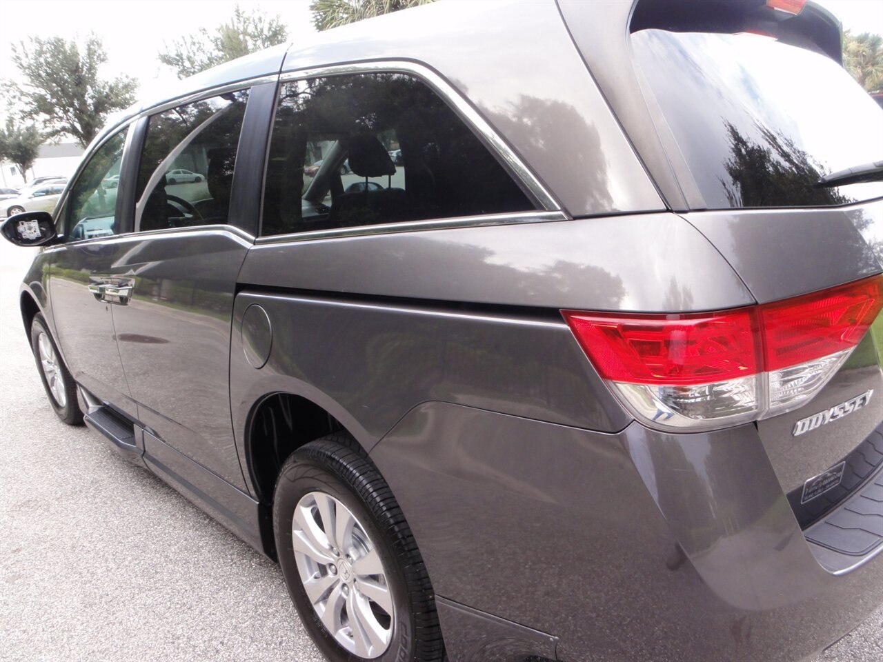 2014 Honda Odyssey EX  BraunAbility ramp van - Photo 13 - Deland, FL 32720