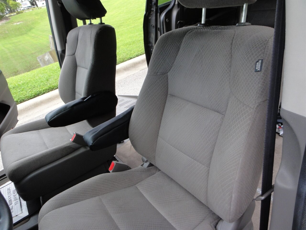 2014 Honda Odyssey EX  BraunAbility ramp van - Photo 35 - Deland, FL 32720