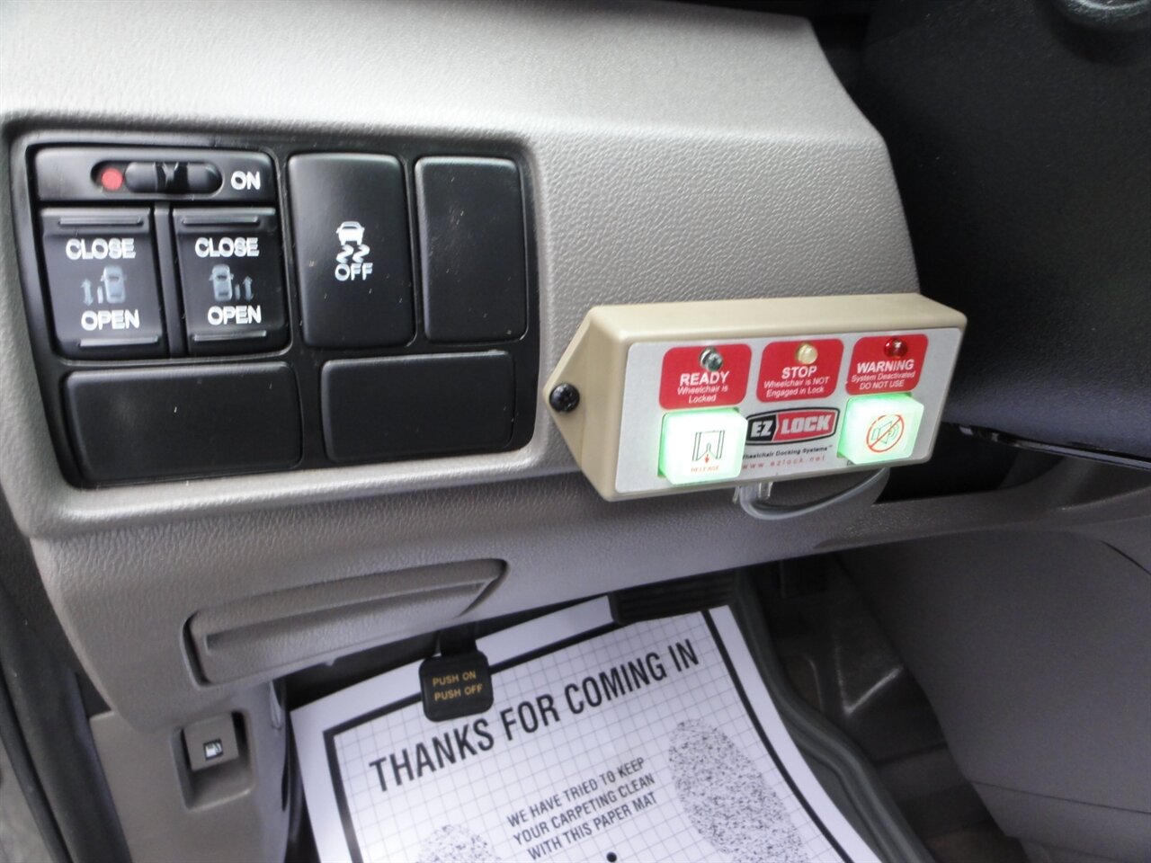 2014 Honda Odyssey EX  BraunAbility ramp van - Photo 33 - Deland, FL 32720