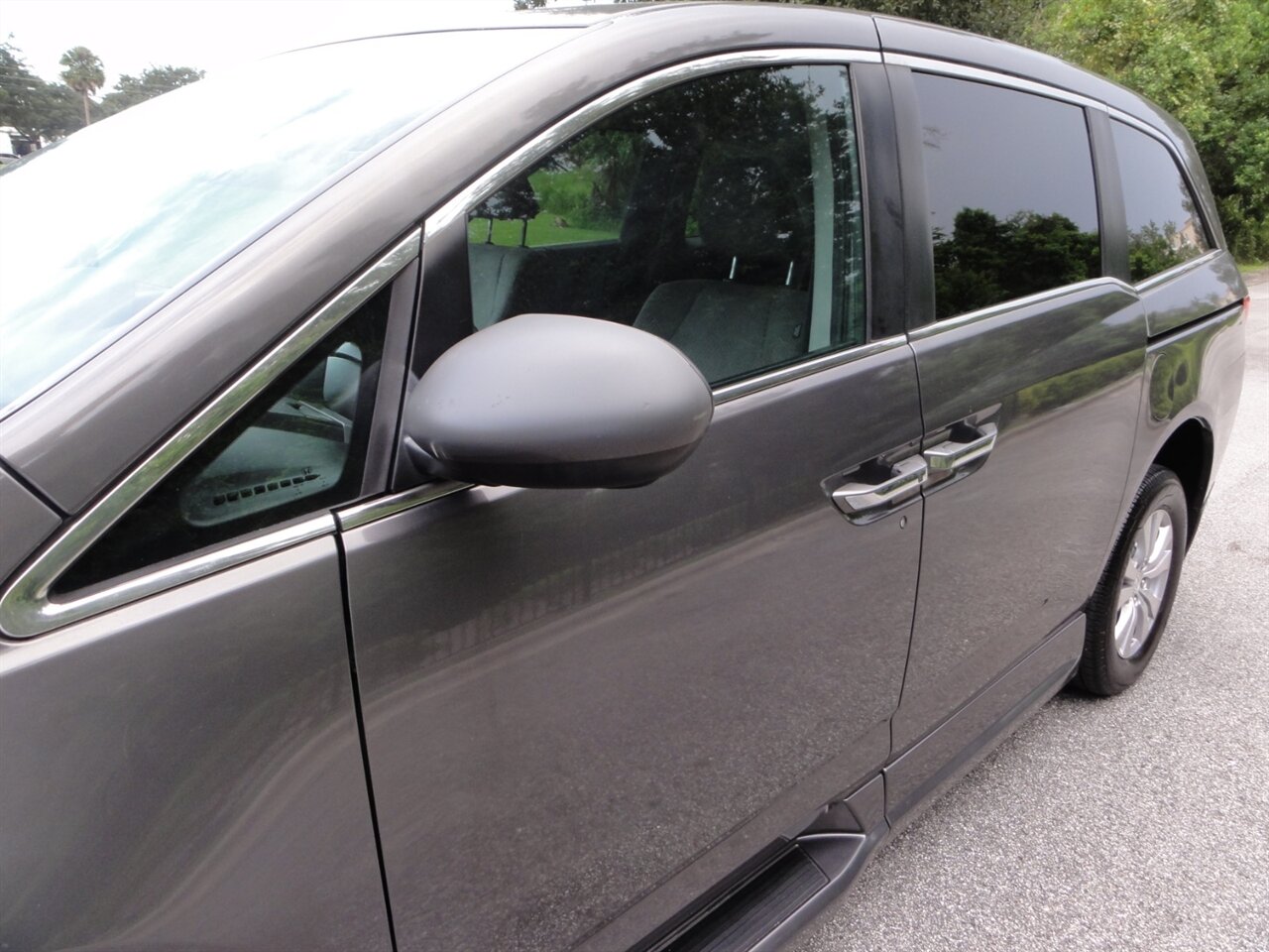 2014 Honda Odyssey EX  BraunAbility ramp van - Photo 12 - Deland, FL 32720