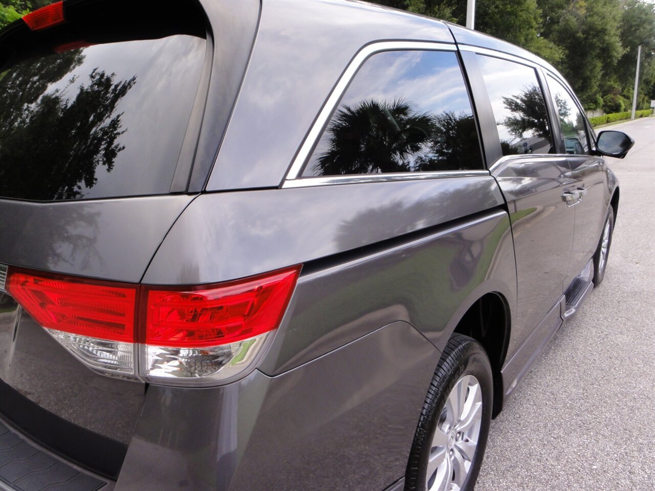 2014 Honda Odyssey EX  BraunAbility ramp van - Photo 14 - Deland, FL 32720