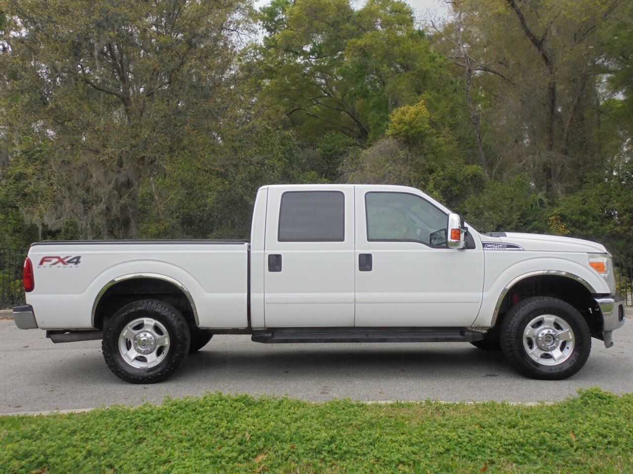 2014 Ford F-250 Super Duty XLT  Crew cab 4X4 - Photo 17 - Deland, FL 32720