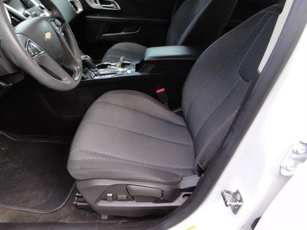 2017 Chevrolet Equinox LS   - Photo 29 - Deland, FL 32720
