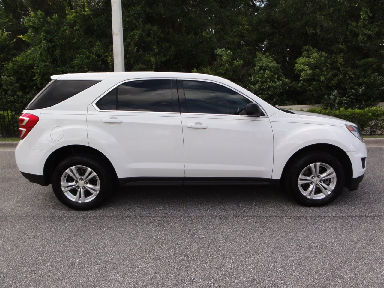 2017 Chevrolet Equinox LS   - Photo 15 - Deland, FL 32720