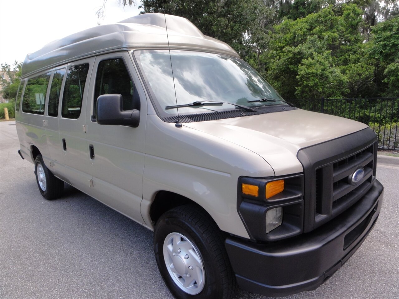 2010 Ford E-250  Cargo - Photo 1 - Deland, FL 32720