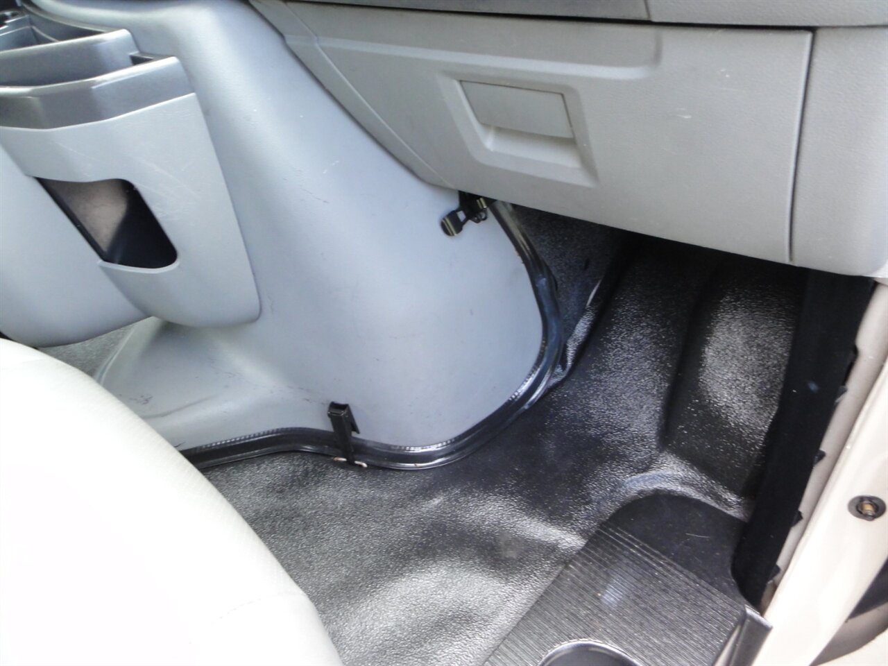 2010 Ford E-250 Cargo - Photo 44 - Deland, FL 32720