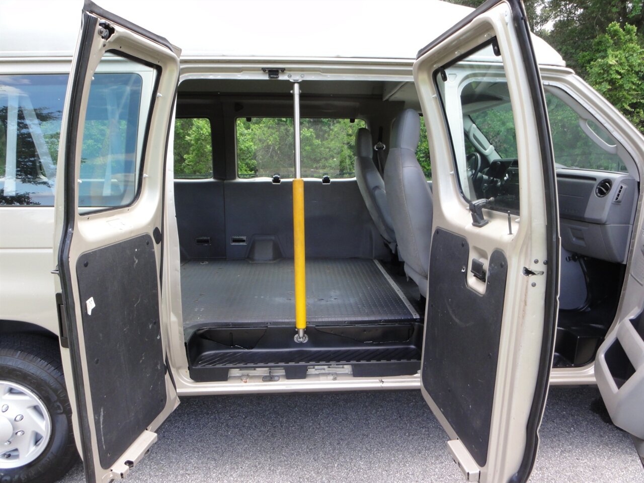 2010 Ford E-250 Cargo - Photo 40 - Deland, FL 32720