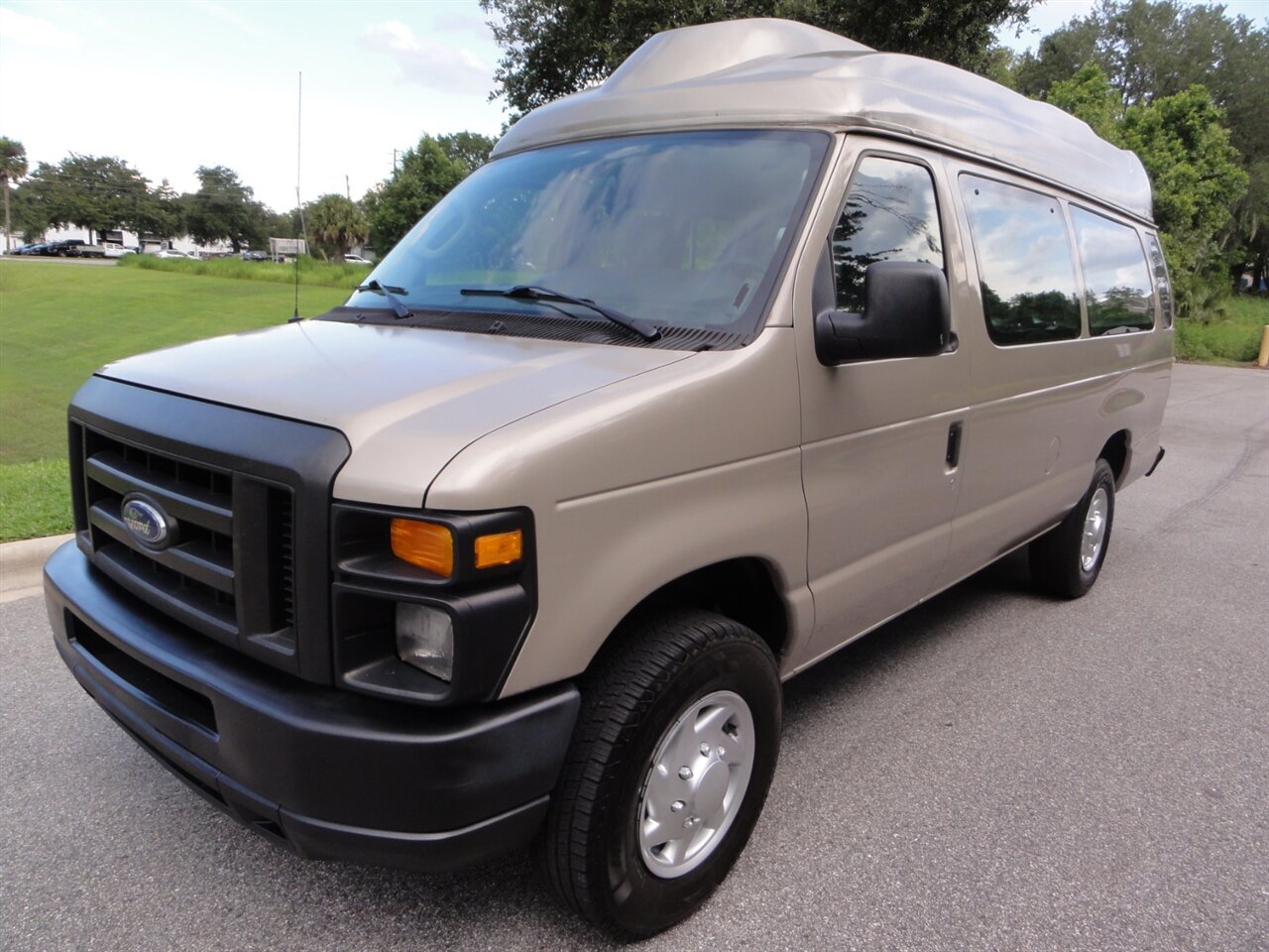 2010 Ford E-250 Cargo - Photo 2 - Deland, FL 32720