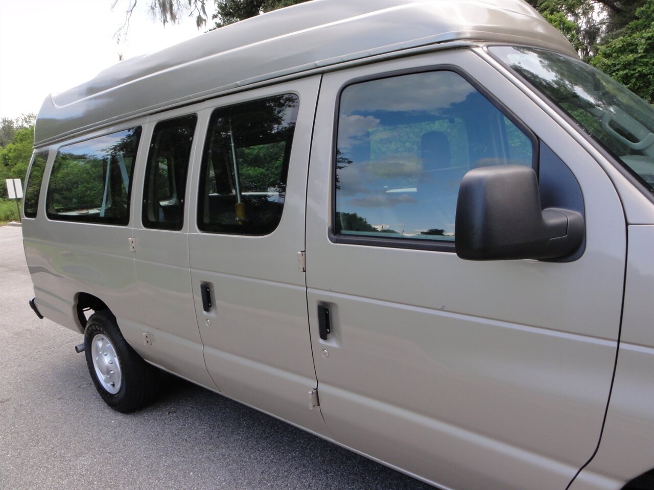 2010 Ford E-250 Cargo - Photo 10 - Deland, FL 32720