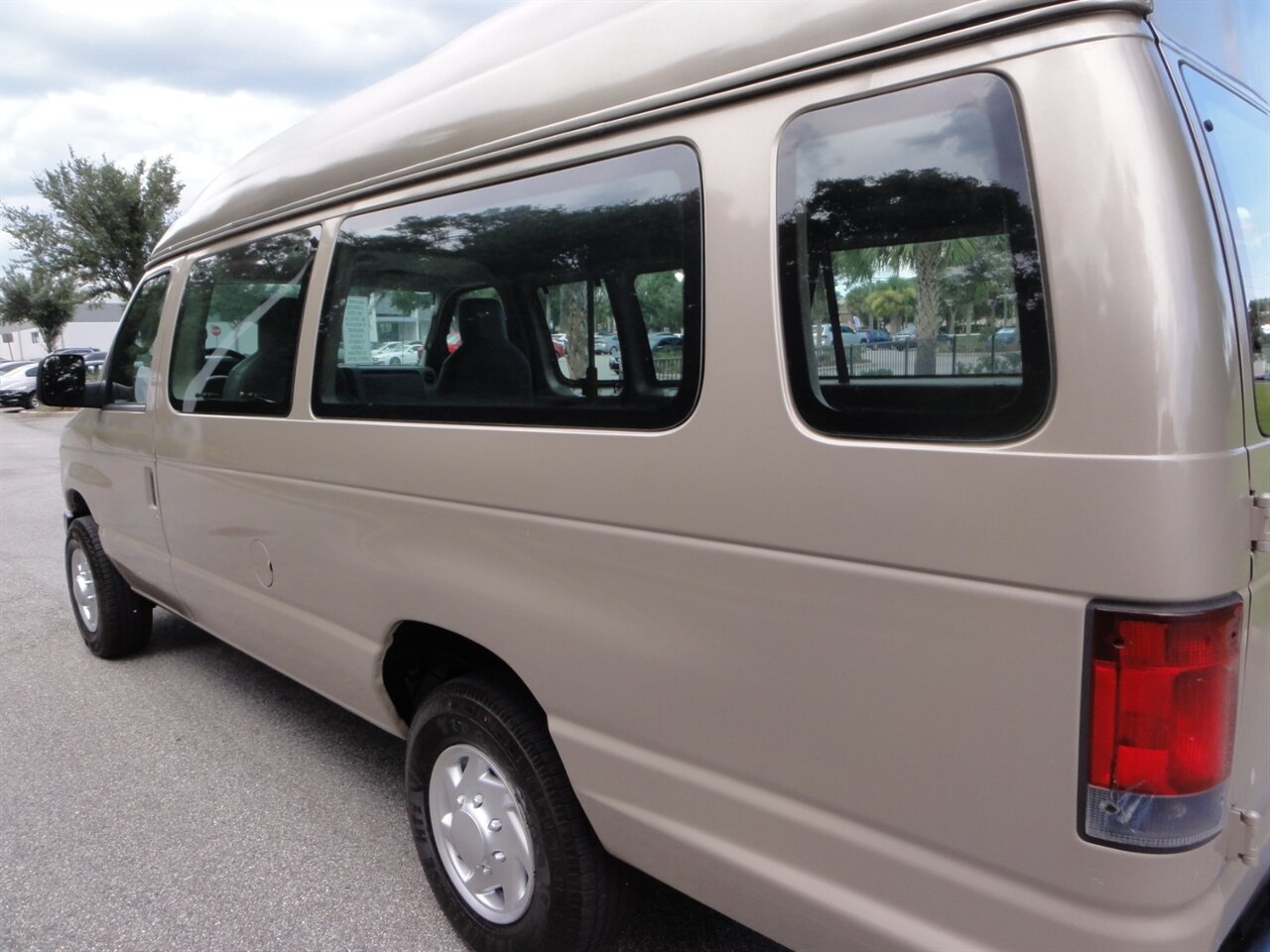 2010 Ford E-250 Cargo - Photo 12 - Deland, FL 32720