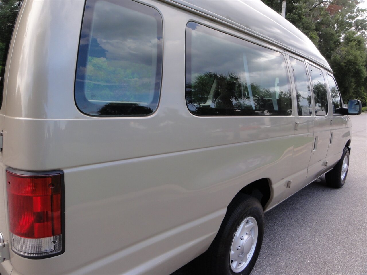 2010 Ford E-250 Cargo - Photo 13 - Deland, FL 32720