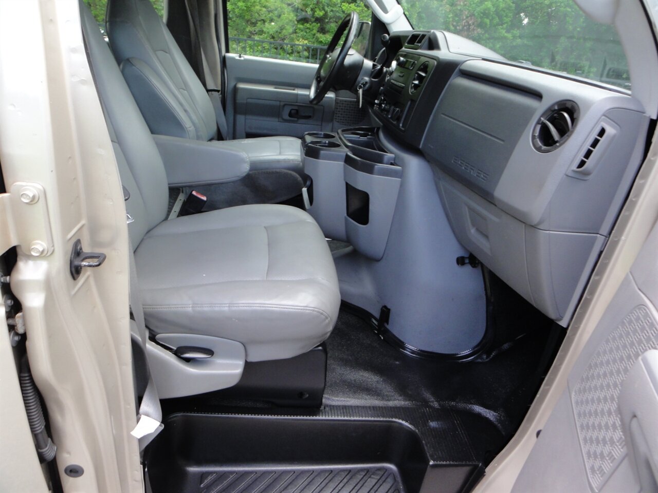 2010 Ford E-250 Cargo - Photo 41 - Deland, FL 32720