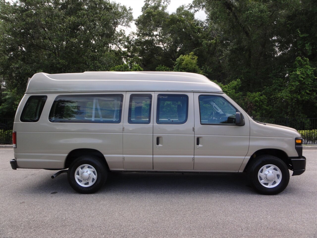 2010 Ford E-250 Cargo - Photo 15 - Deland, FL 32720