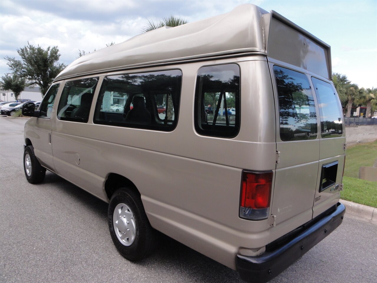 2010 Ford E-250 Cargo - Photo 4 - Deland, FL 32720