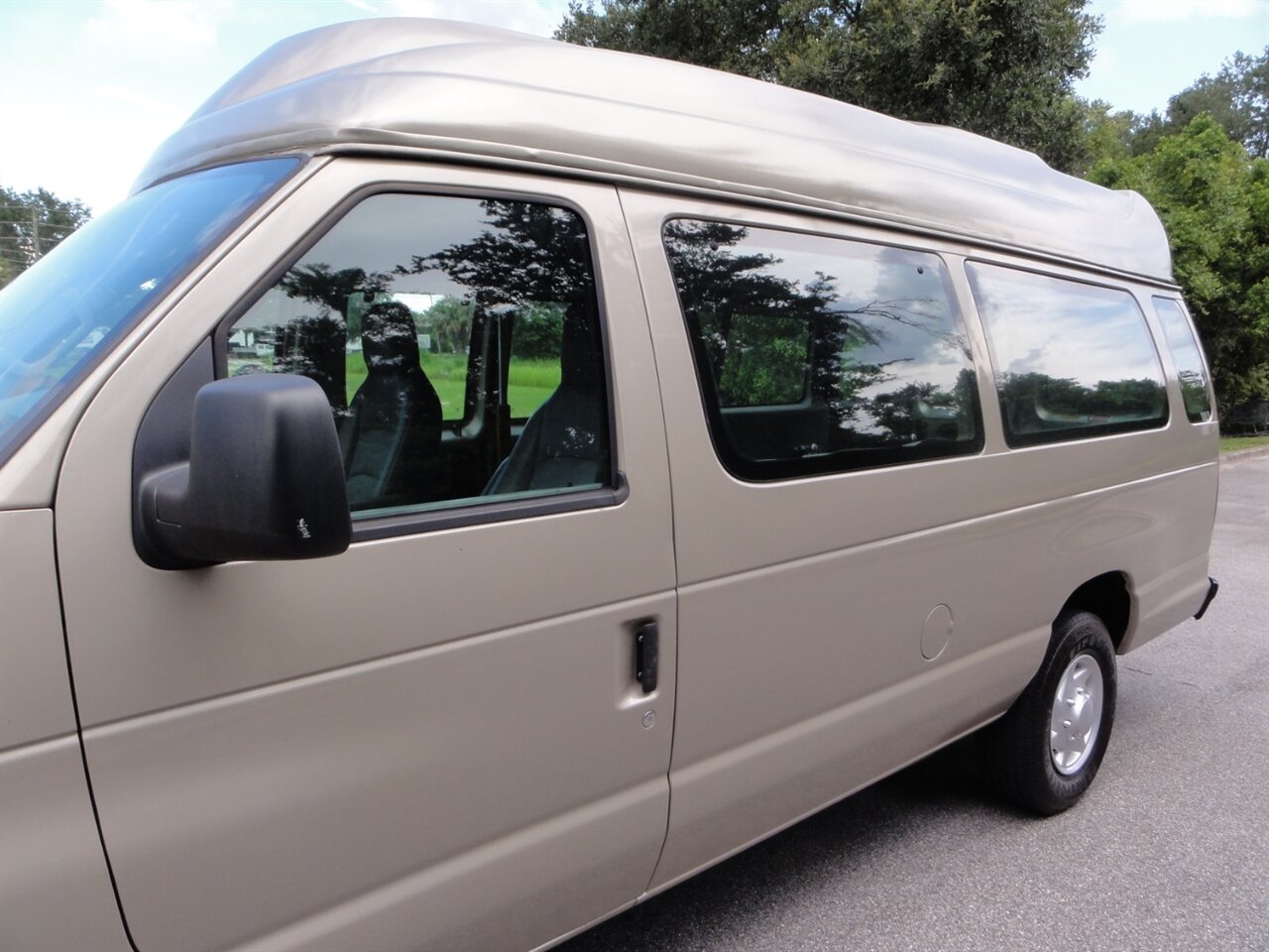 2010 Ford E-250 Cargo - Photo 11 - Deland, FL 32720