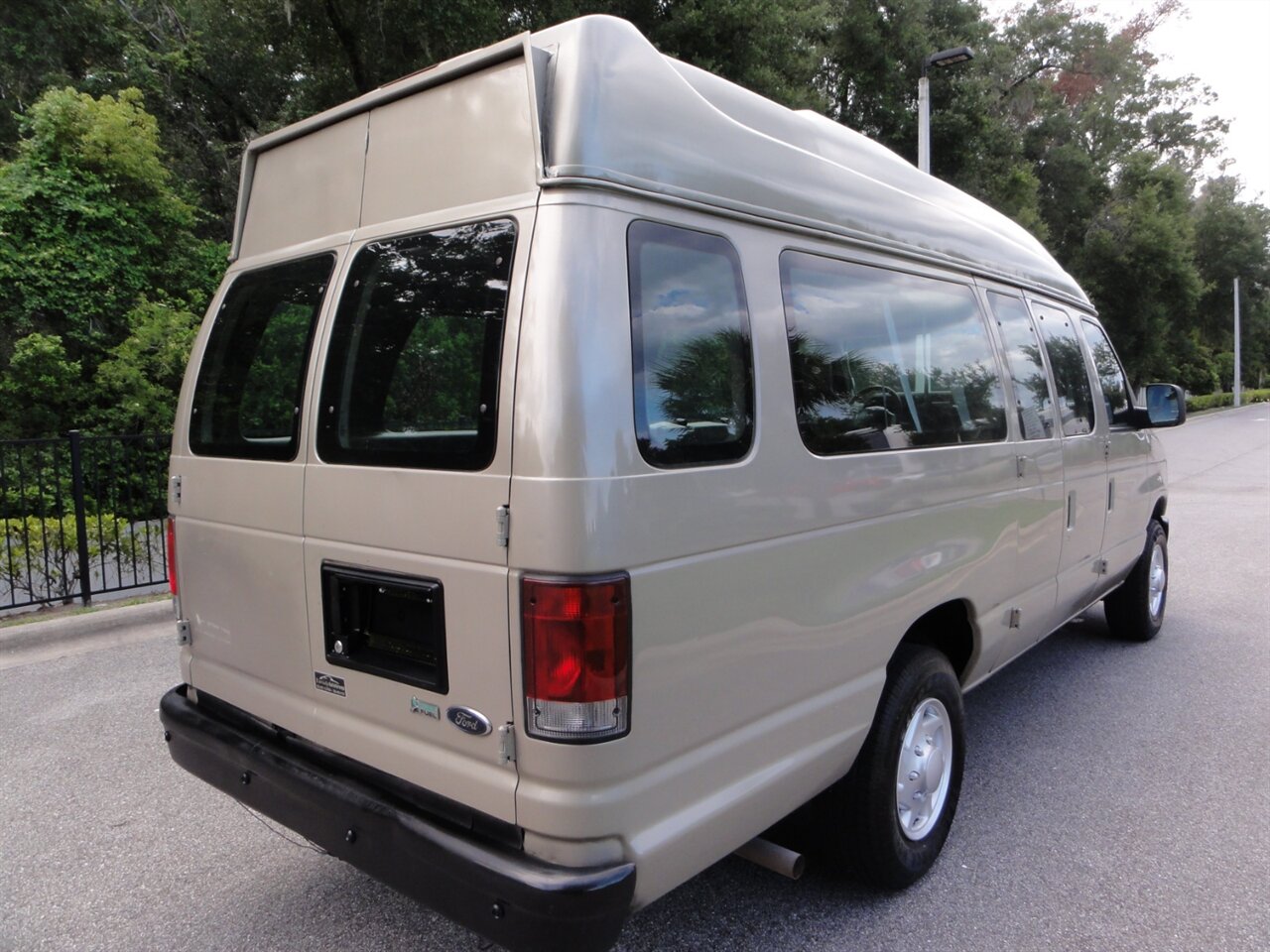 2010 Ford E-250 Cargo - Photo 3 - Deland, FL 32720