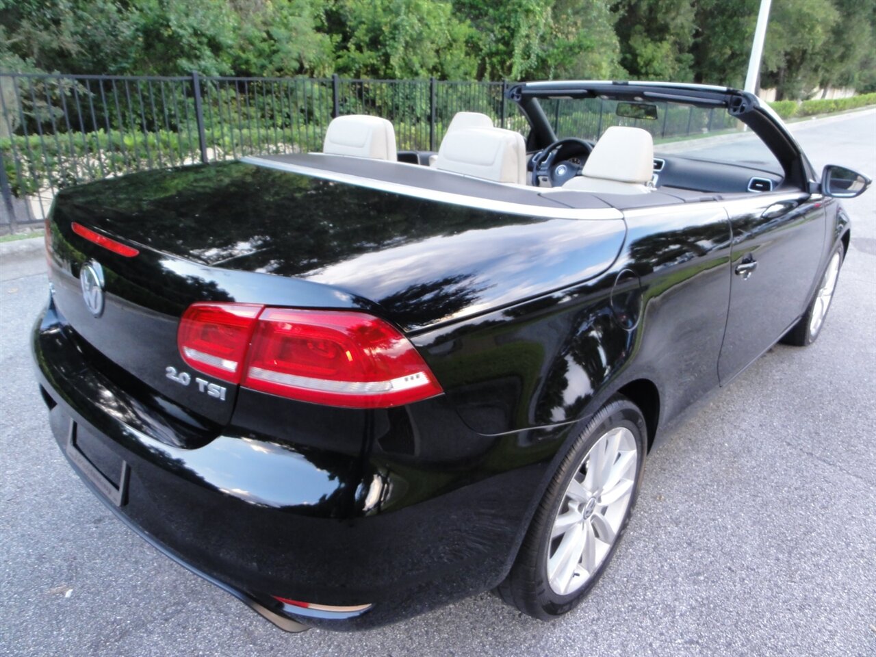 2012 Volkswagen Eos Komfort SULEV  Premium - Photo 4 - Deland, FL 32720