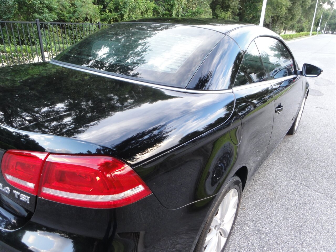 2012 Volkswagen Eos Komfort SULEV  Premium - Photo 17 - Deland, FL 32720