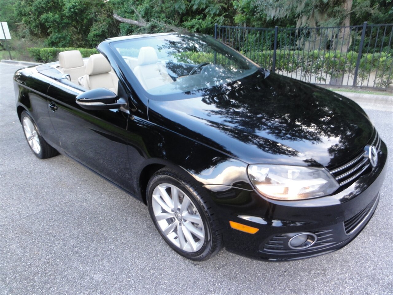 2012 Volkswagen Eos Komfort SULEV  Premium - Photo 1 - Deland, FL 32720
