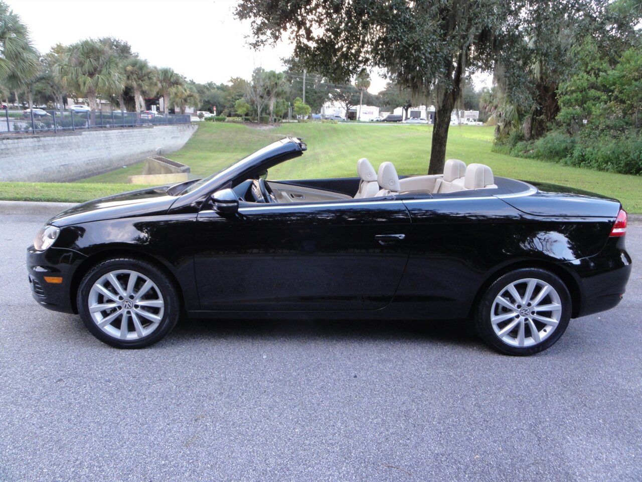 2012 Volkswagen Eos Komfort SULEV  Premium - Photo 21 - Deland, FL 32720