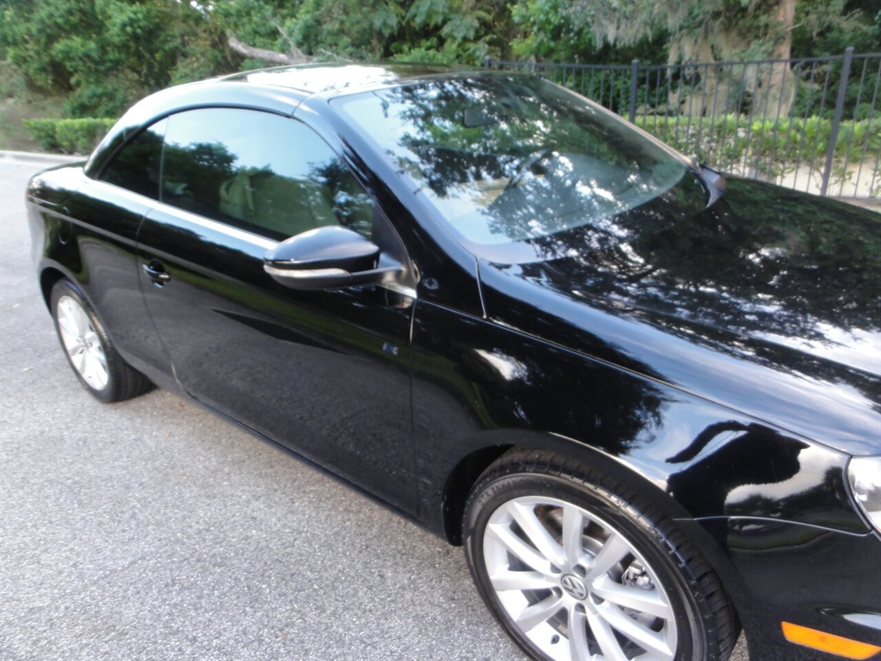 2012 Volkswagen Eos Komfort SULEV  Premium - Photo 12 - Deland, FL 32720