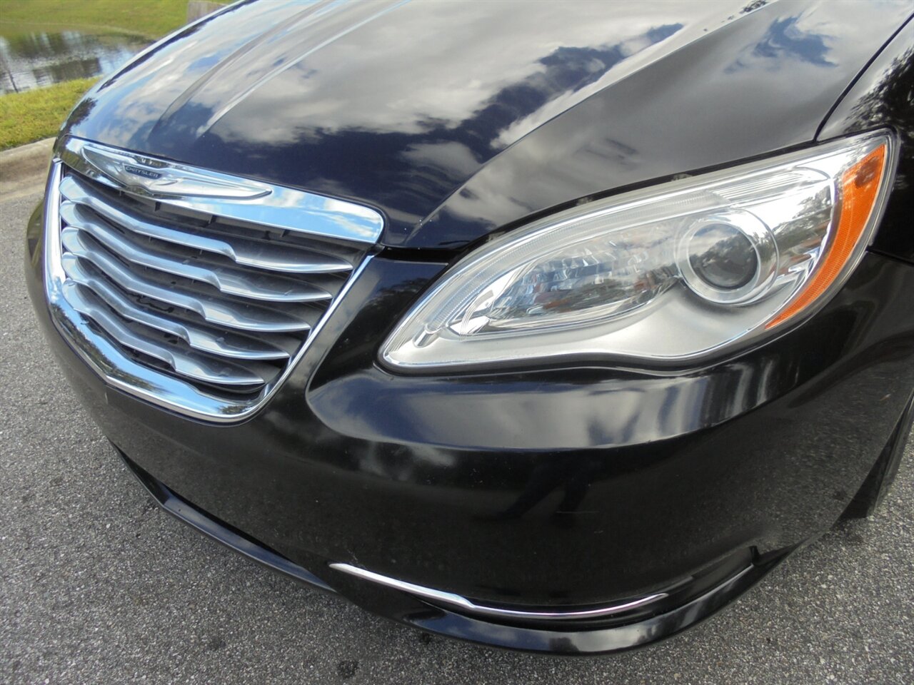 2013 Chrysler 200 Limited  Premium - Photo 13 - Deland, FL 32720