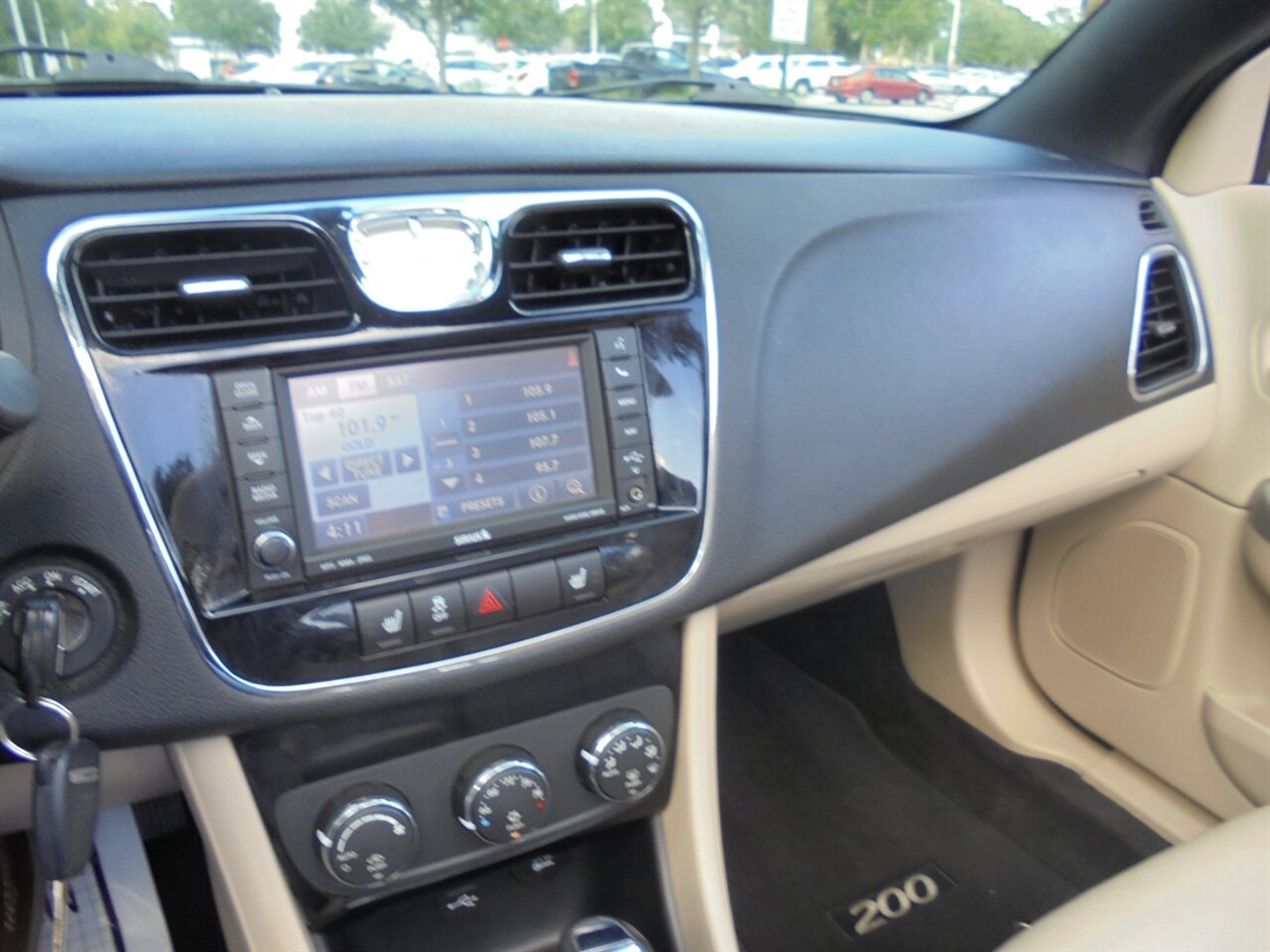 2013 Chrysler 200 Limited  Premium - Photo 57 - Deland, FL 32720