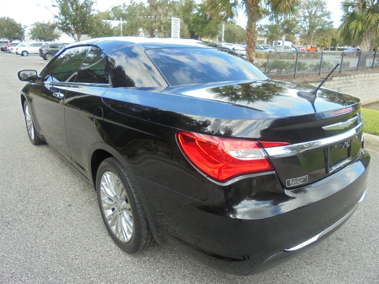 2013 Chrysler 200 Limited  Premium - Photo 6 - Deland, FL 32720