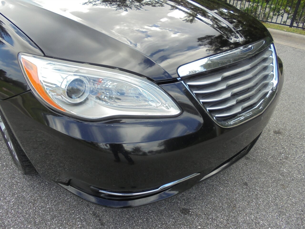 2013 Chrysler 200 Limited  Premium - Photo 11 - Deland, FL 32720