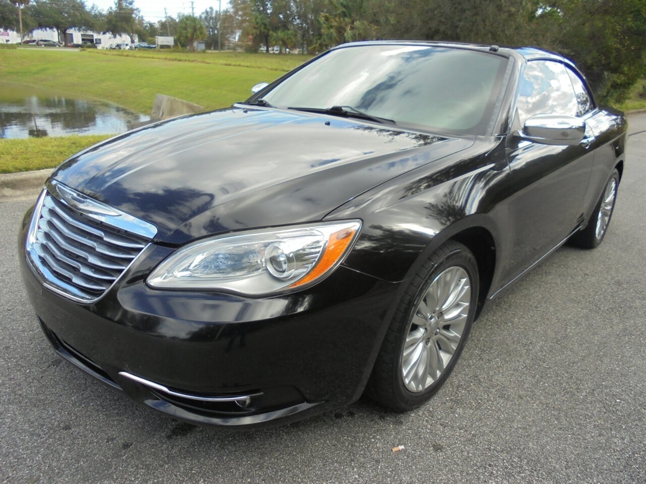 2013 Chrysler 200 Limited  Premium - Photo 4 - Deland, FL 32720