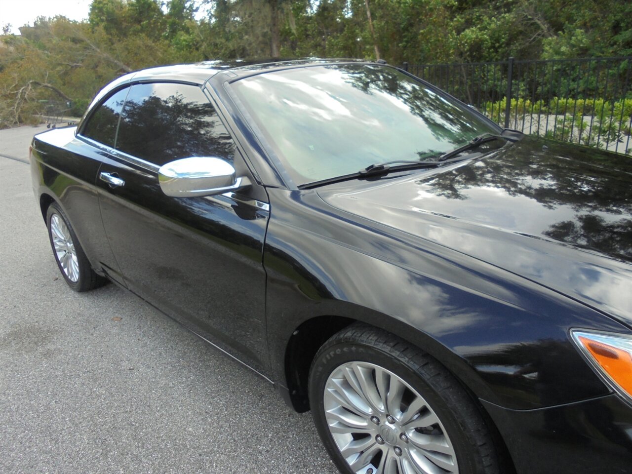 2013 Chrysler 200 Limited  Premium - Photo 15 - Deland, FL 32720