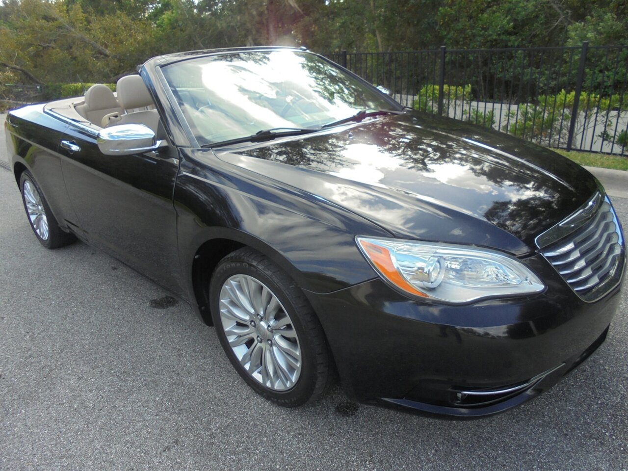 2013 Chrysler 200 Limited  Premium - Photo 1 - Deland, FL 32720