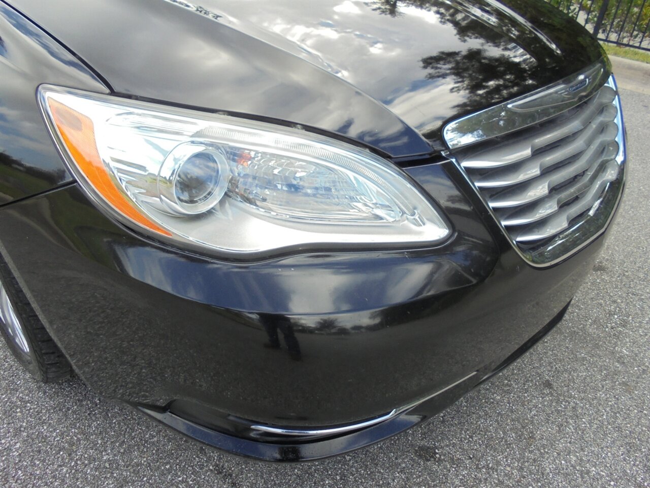 2013 Chrysler 200 Limited  Premium - Photo 12 - Deland, FL 32720