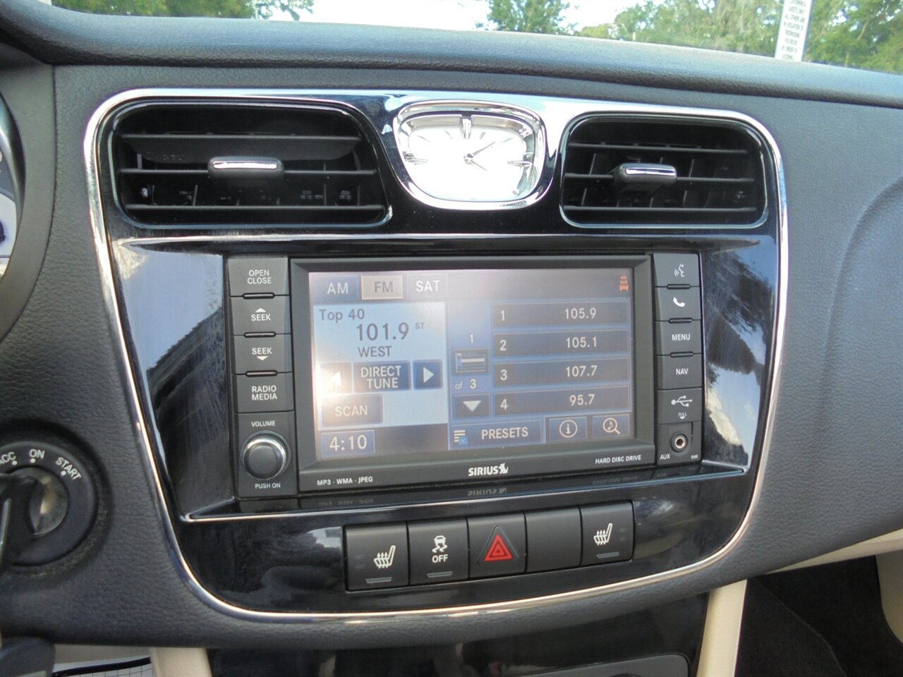 2013 Chrysler 200 Limited  Premium - Photo 51 - Deland, FL 32720