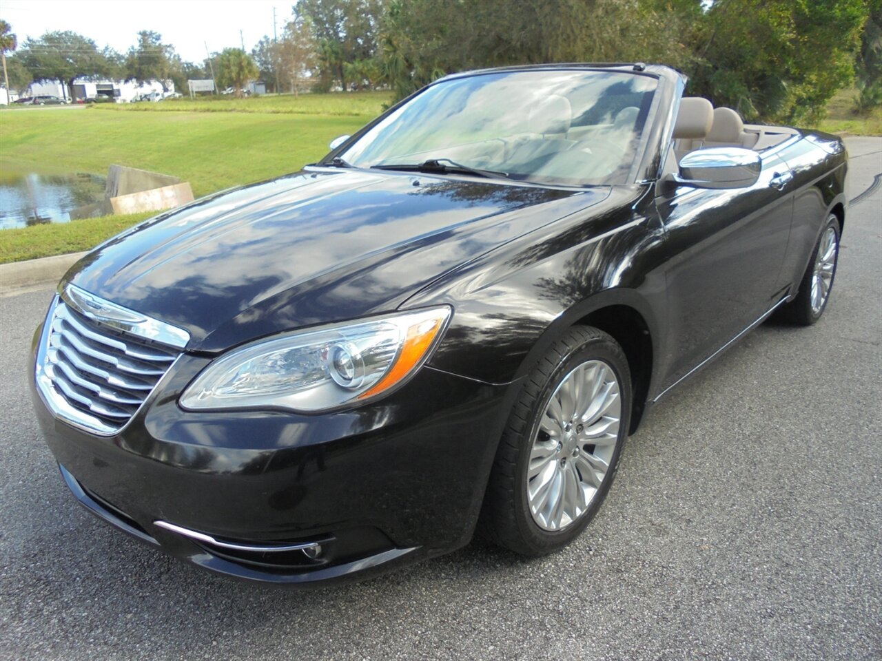 2013 Chrysler 200 Limited  Premium - Photo 3 - Deland, FL 32720