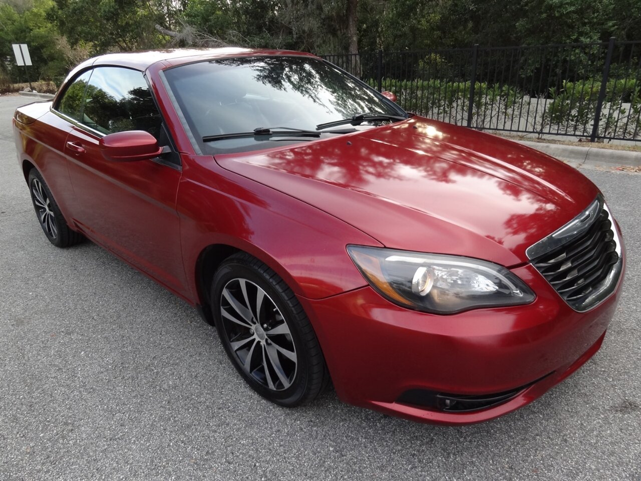 2014 Chrysler 200 S   - Photo 1 - Deland, FL 32720