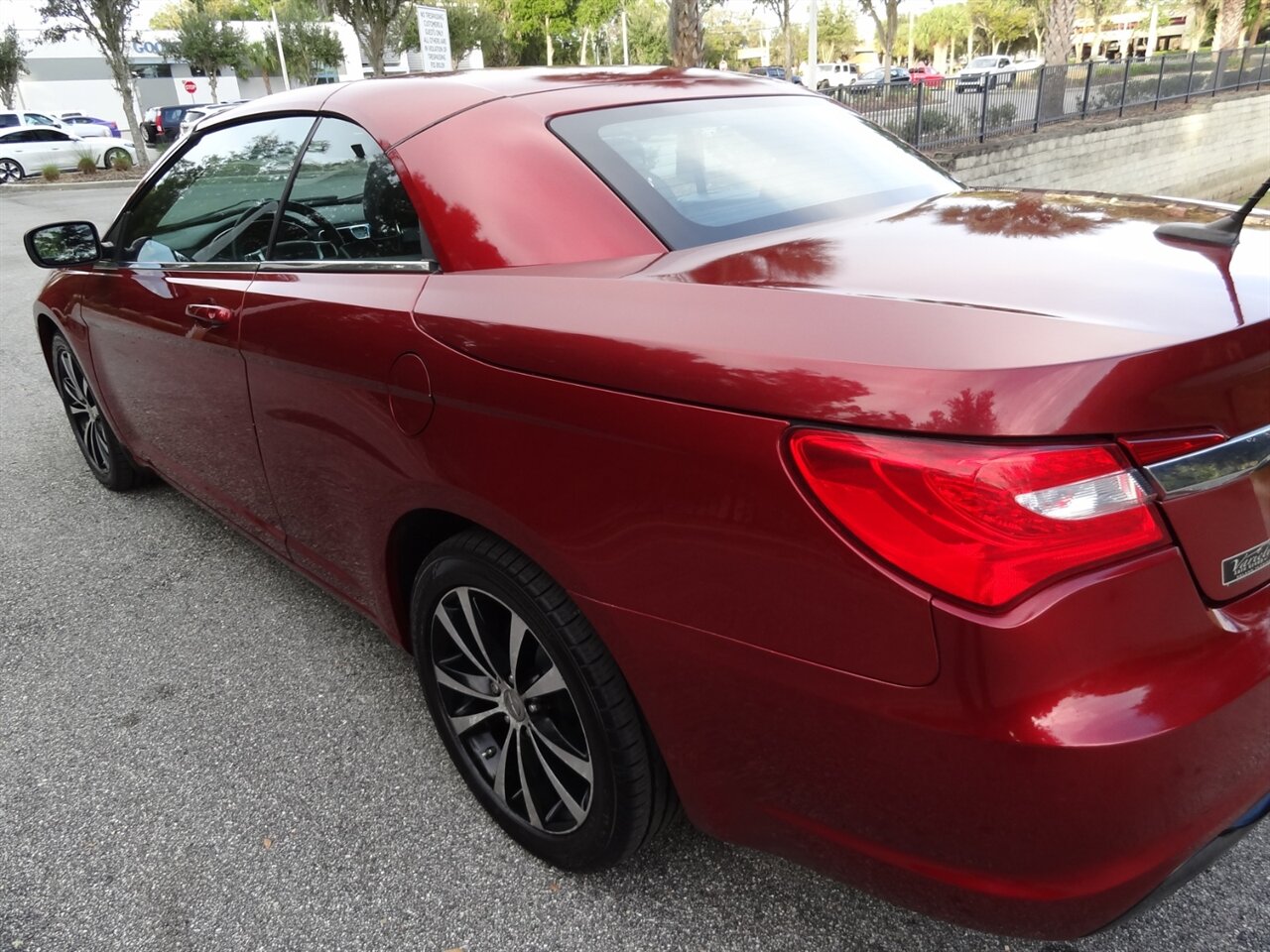 2014 Chrysler 200 S   - Photo 12 - Deland, FL 32720