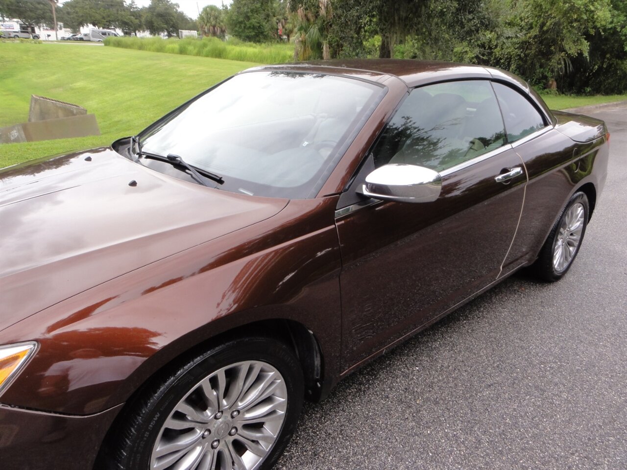 2013 Chrysler 200 Limited  Convertible - Photo 15 - Deland, FL 32720