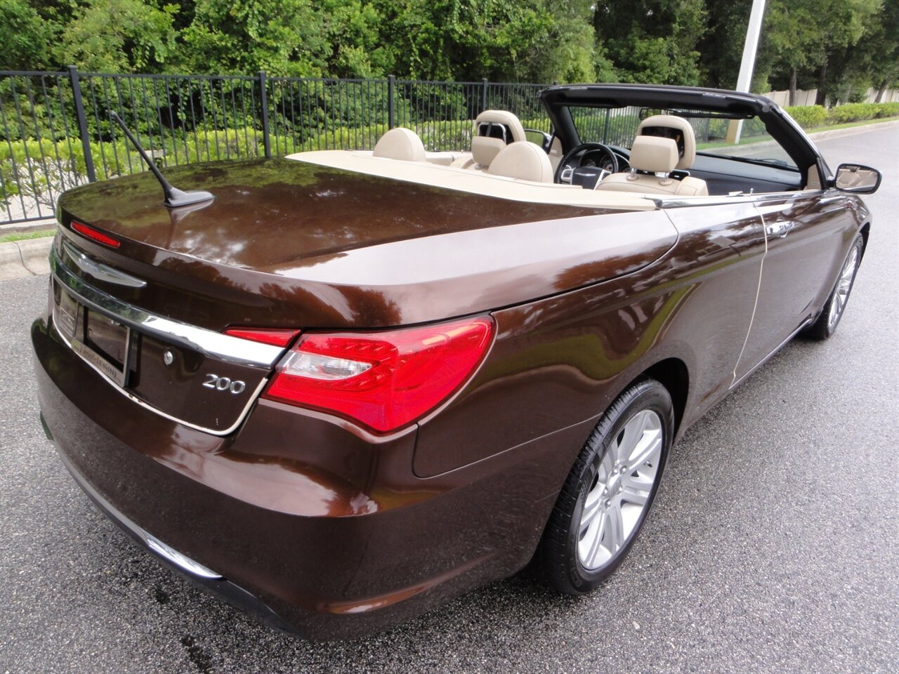 2013 Chrysler 200 Limited  Convertible - Photo 3 - Deland, FL 32720