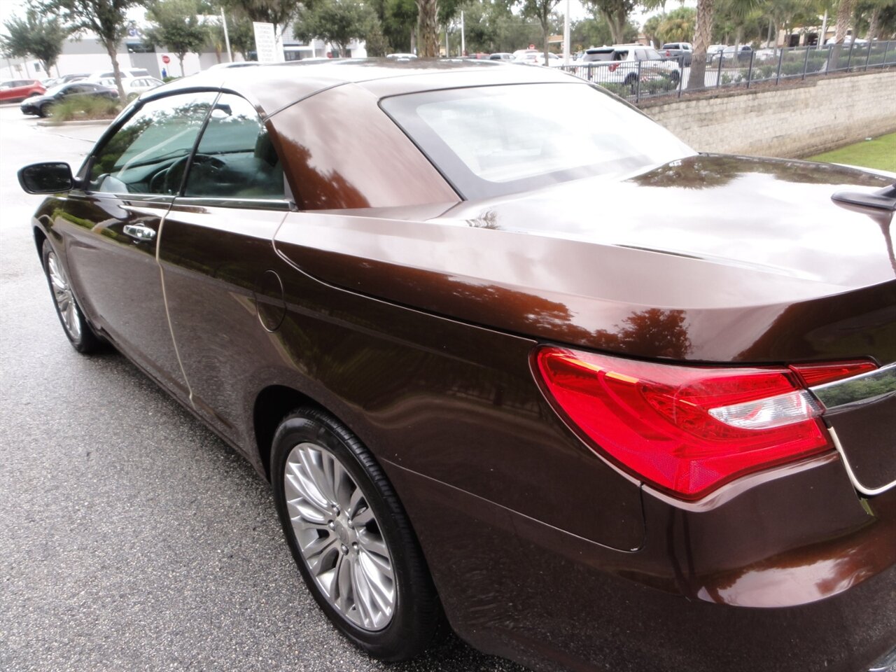2013 Chrysler 200 Limited  Convertible - Photo 18 - Deland, FL 32720