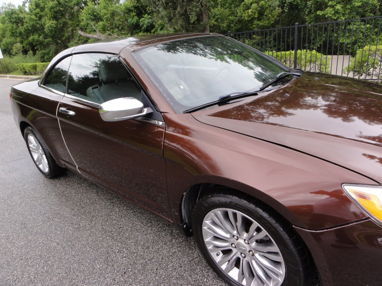 2013 Chrysler 200 Limited  Convertible - Photo 14 - Deland, FL 32720