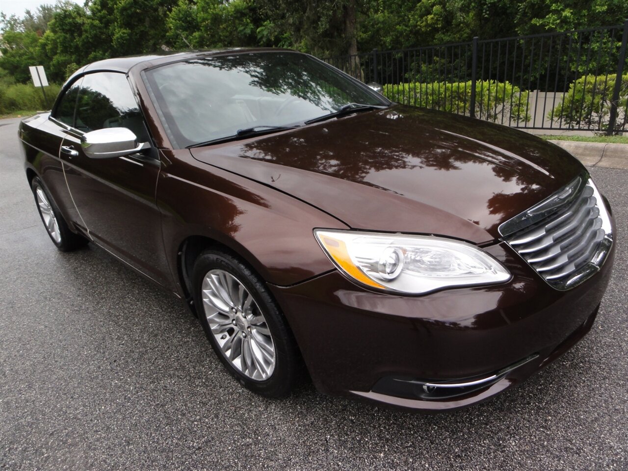 2013 Chrysler 200 Limited  Convertible - Photo 6 - Deland, FL 32720
