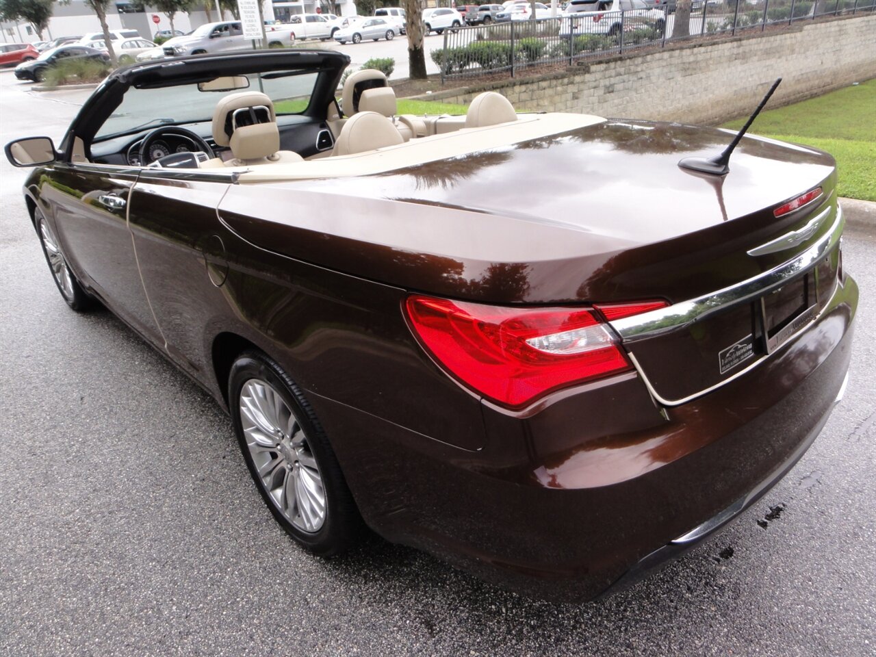 2013 Chrysler 200 Limited  Convertible - Photo 4 - Deland, FL 32720
